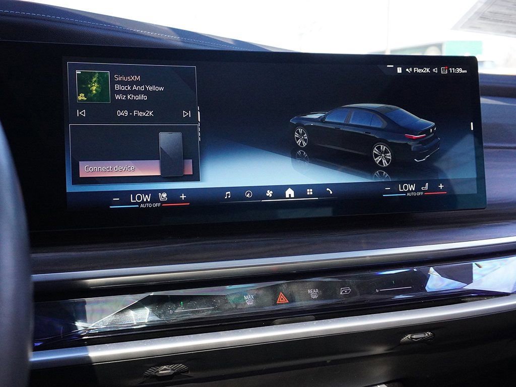 Used 2023 BMW 760i xDrive image 42