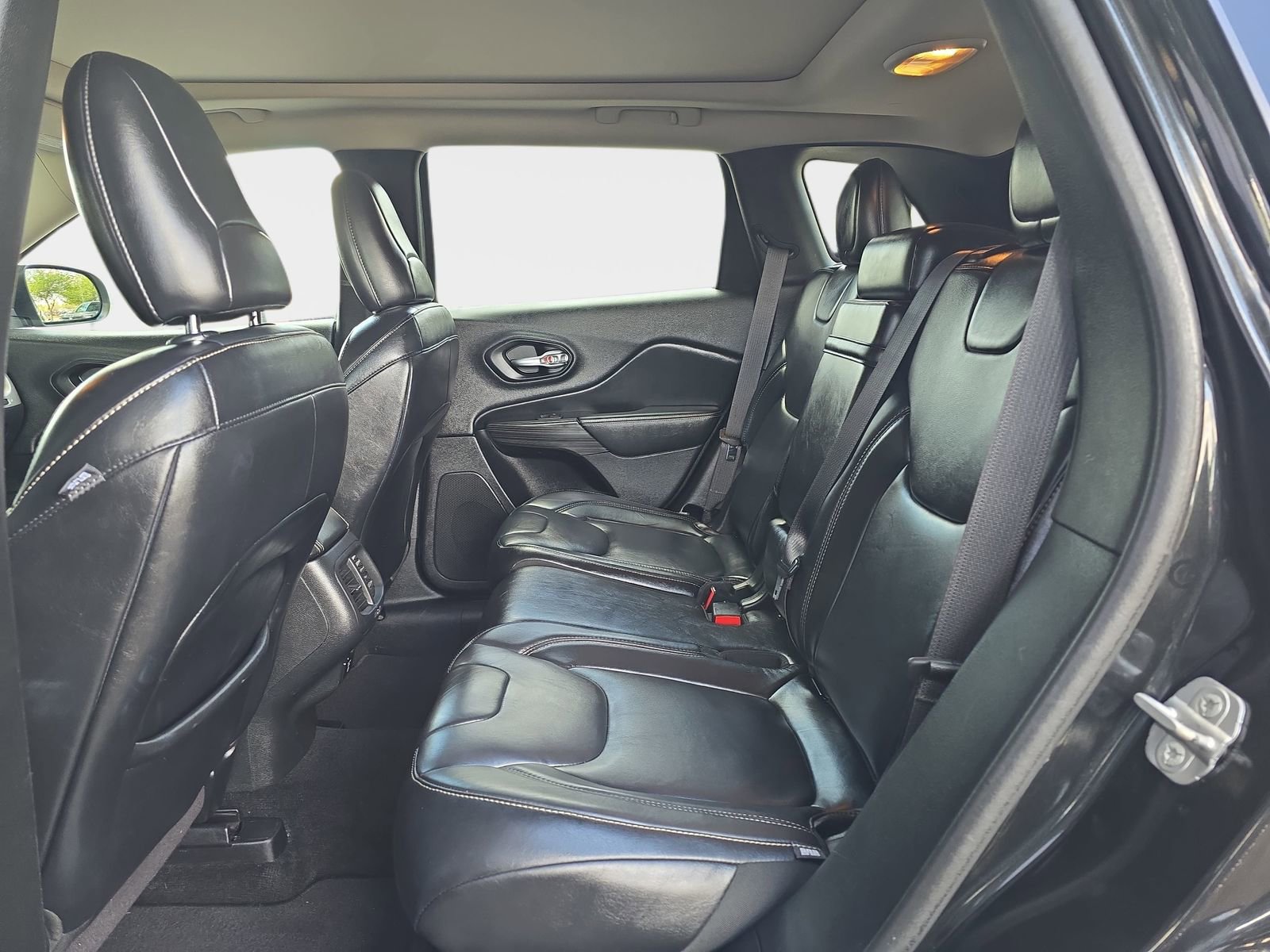 Used 2014 Jeep Cherokee Limited w/ Trailer Tow Group AWD/4WD image 16