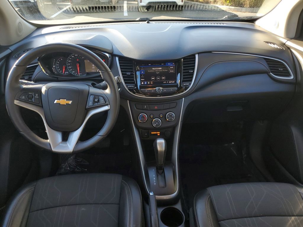 Used 2020 Chevrolet Trax LT w/ LT Convenience Package image 15