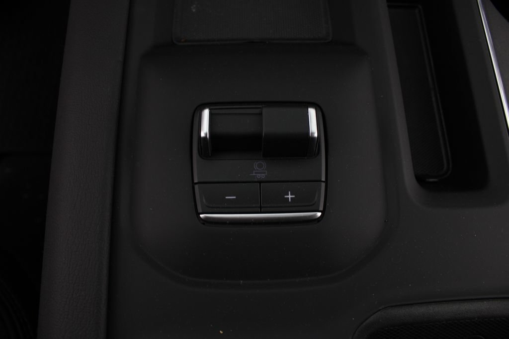 New 2026 GMC Sierra 2500 Denali w/ Denali Reserve Package AWD/4WD image 9