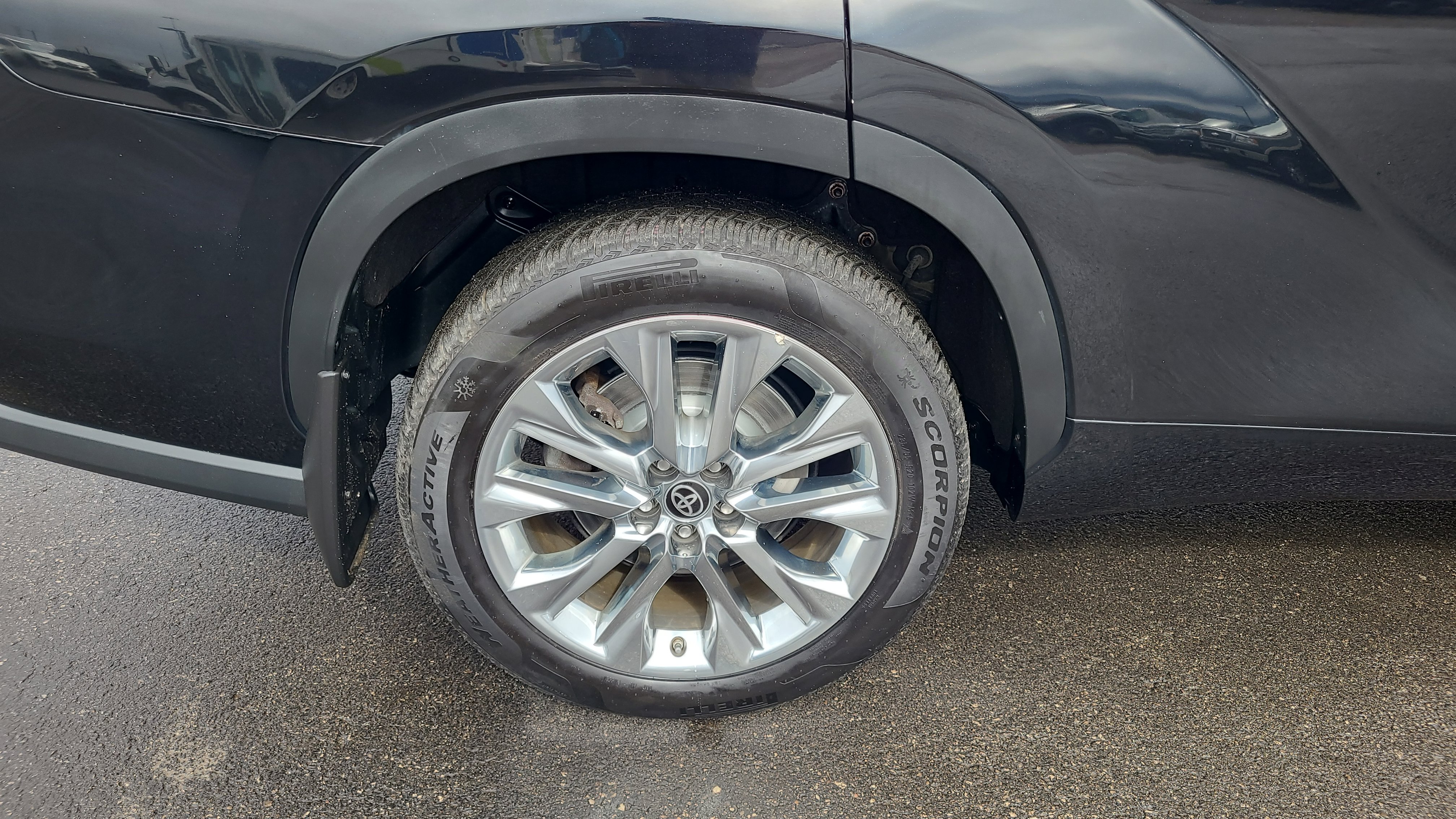 Used 2023 Toyota Highlander Limited image 10