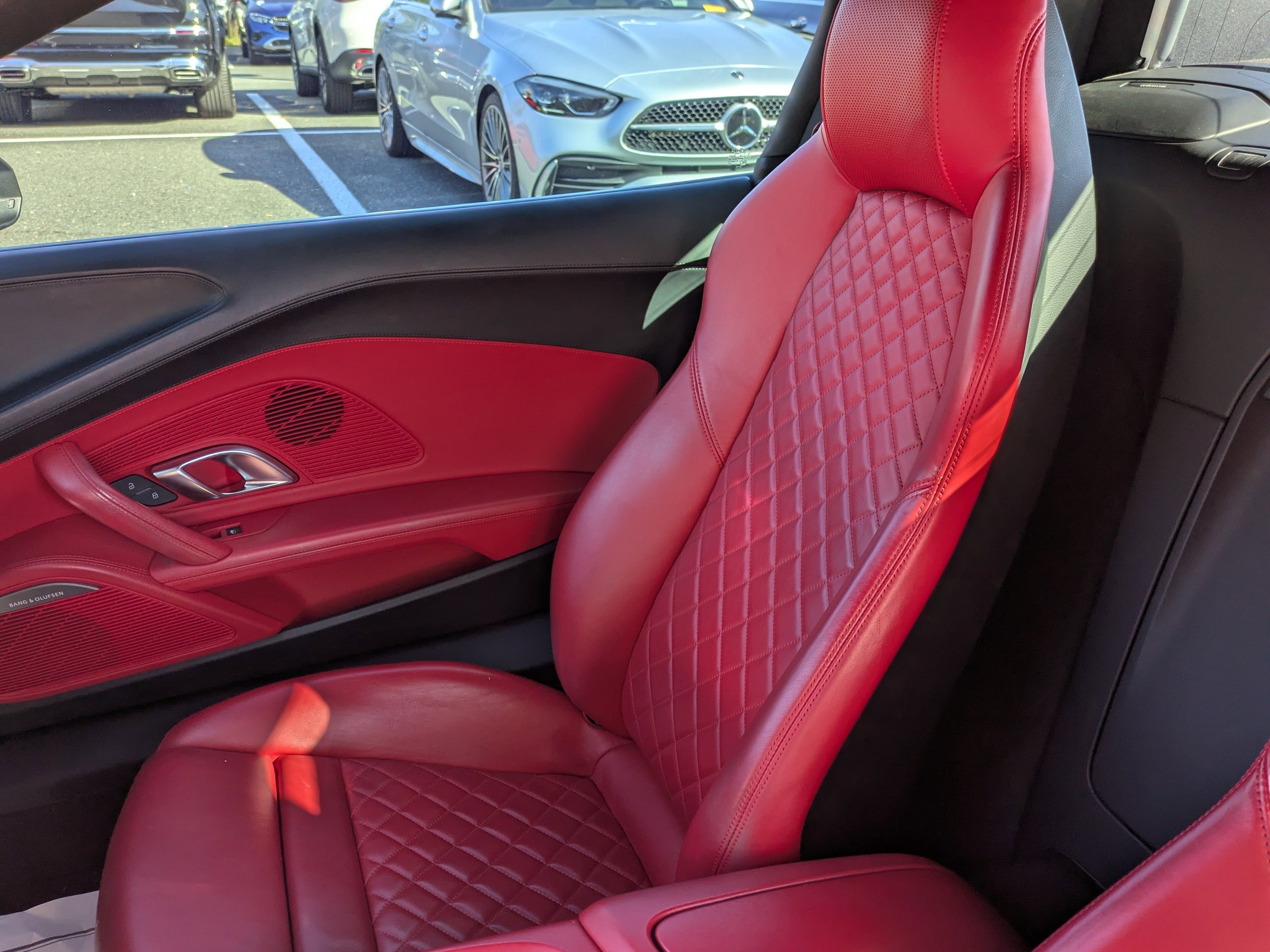 Used 2017 Audi R8 V10 w/ Carbon Exterior Package image 22