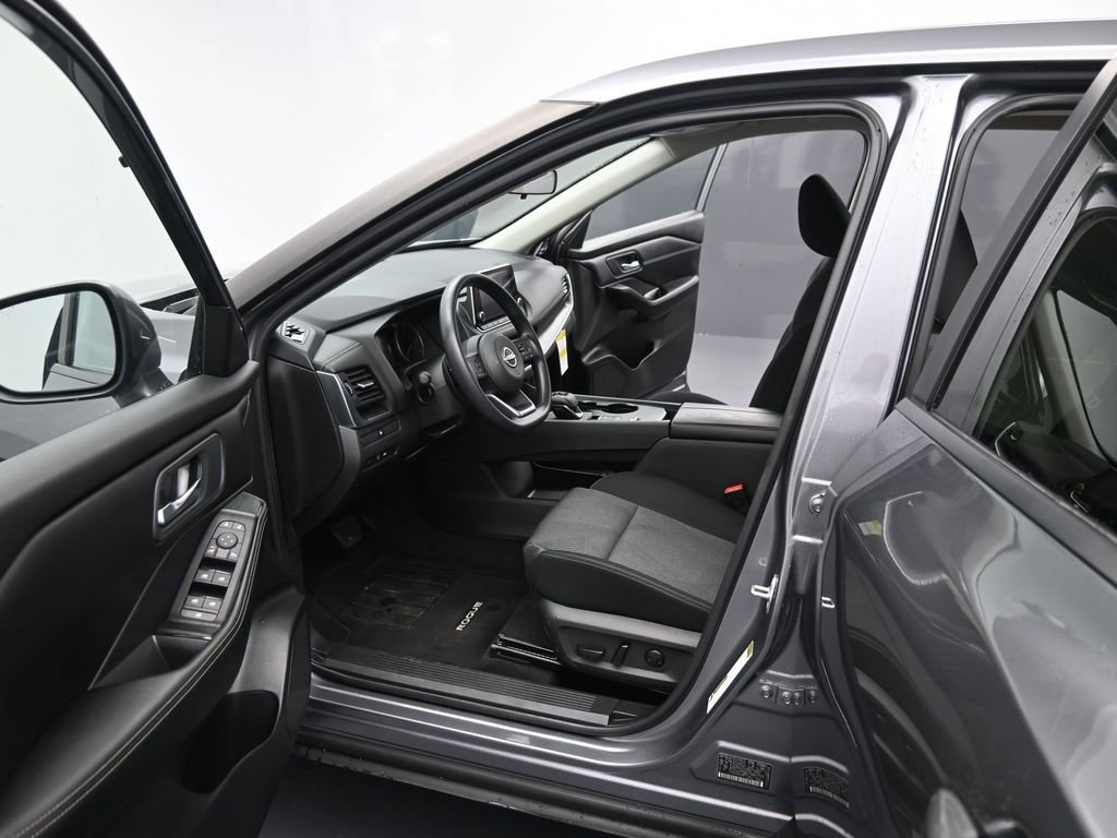 Used 2024 Nissan Rogue SV image 16
