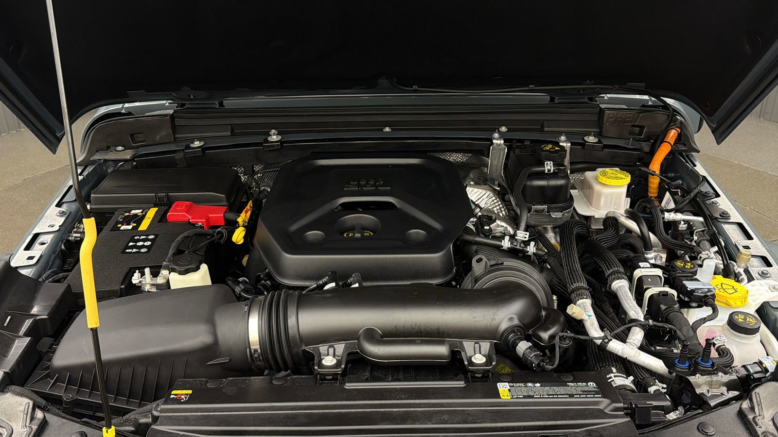 Used 2025 Jeep Wrangler Unlimited Sahara AWD/4WD image 9