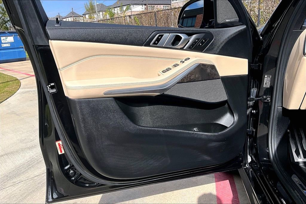 Used 2021 BMW X5 M50i AWD/4WD image 25