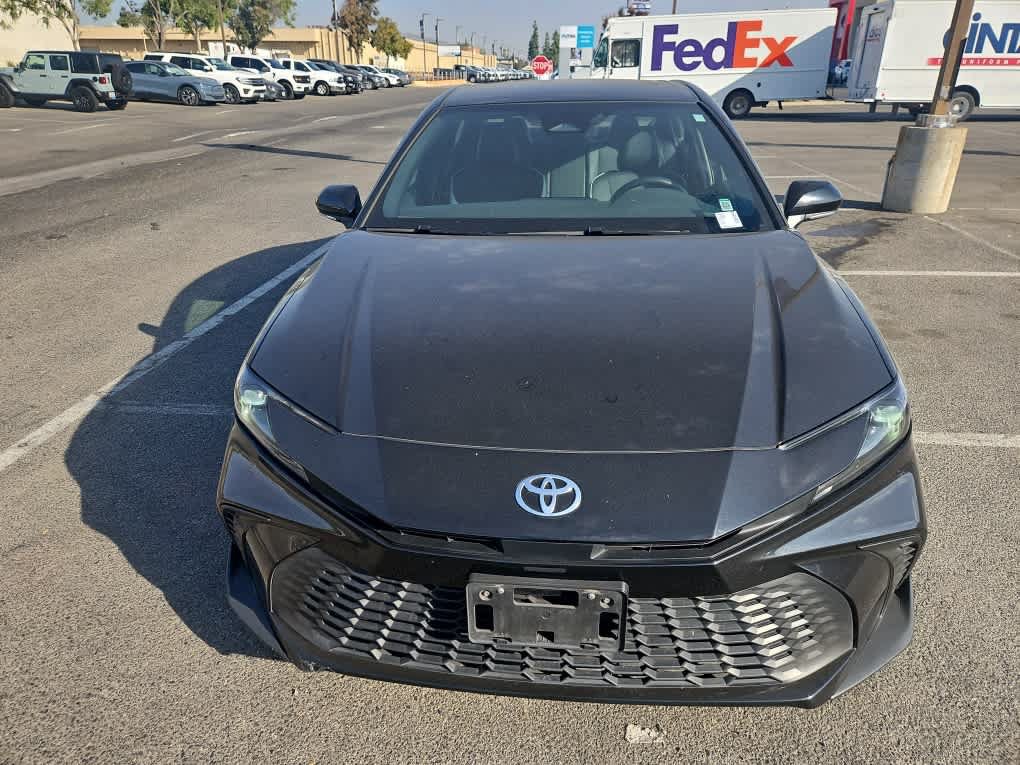 Used 2025 Toyota Camry SE w/ Convenience Package FWD image 2