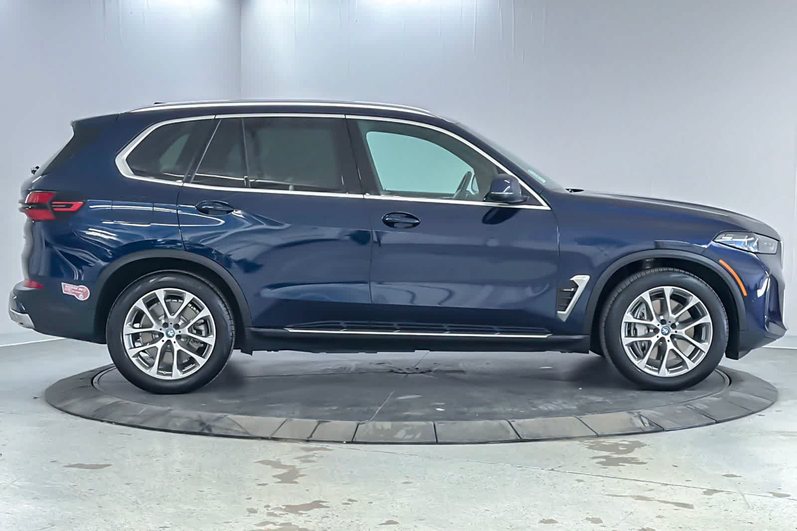 Used 2024 BMW X5 xDrive50e w/ Premium Package AWD/4WD image 8
