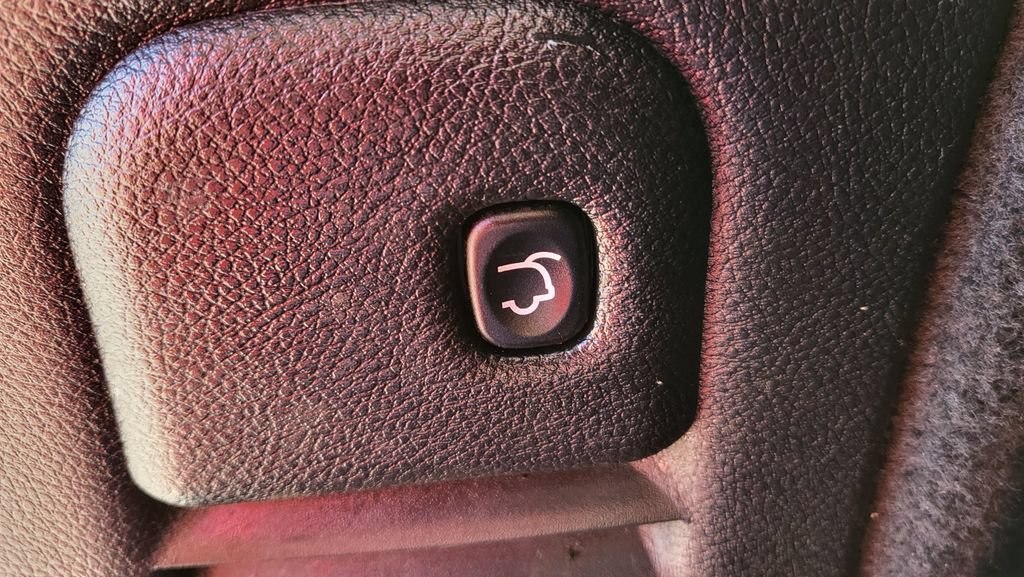 Used 2023 Dodge Durango R/T w/ Hemi Orange Plus Package RWD image 14