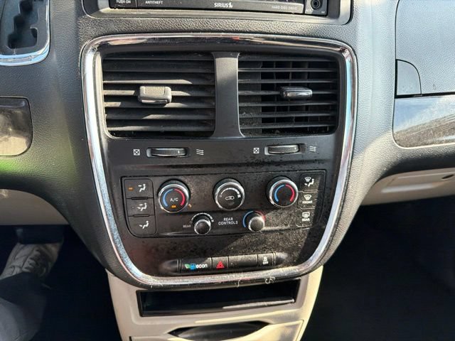 Used 2018 Dodge Grand Caravan SE w/ UConnect Hands-Free Group FWD image 12