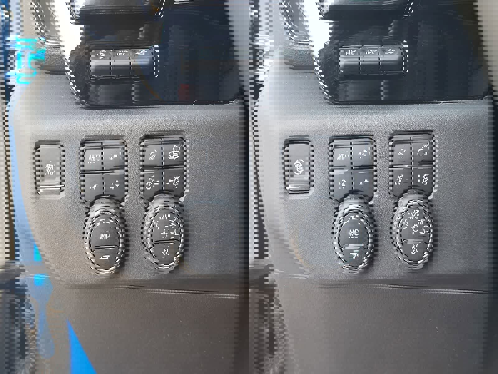 Used 2023 Chevrolet Silverado 1500 ZR2 w/ Technology Package image 16