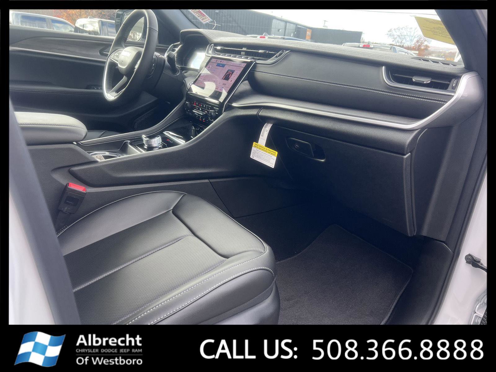 New 2025 Jeep Grand Cherokee Limited w/ Luxury Tech Group II image 14