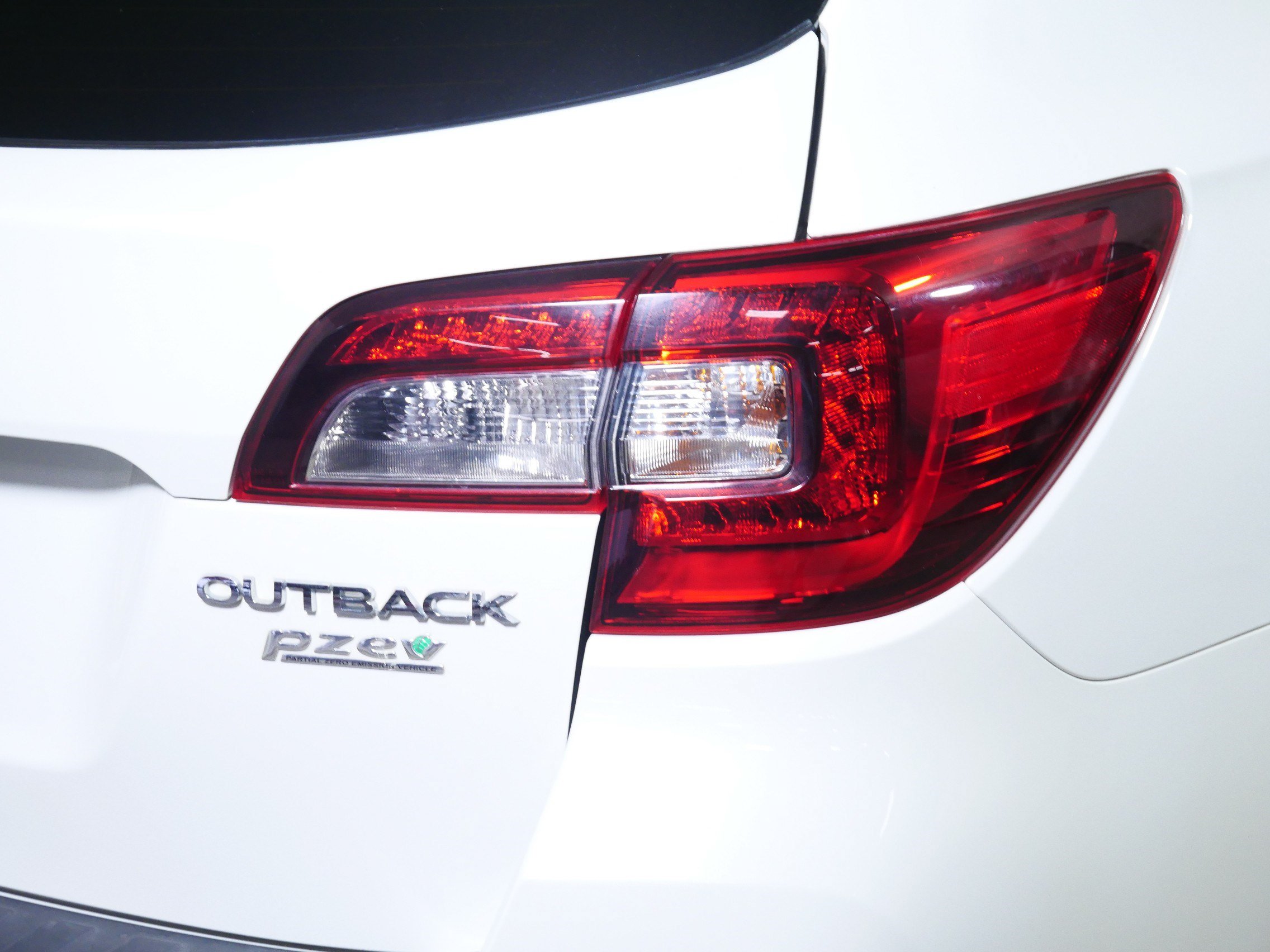 Used 2017 Subaru Outback 2.5i Limited AWD/4WD image 17