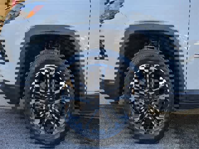 Used 2022 Jeep Compass Limited image 15