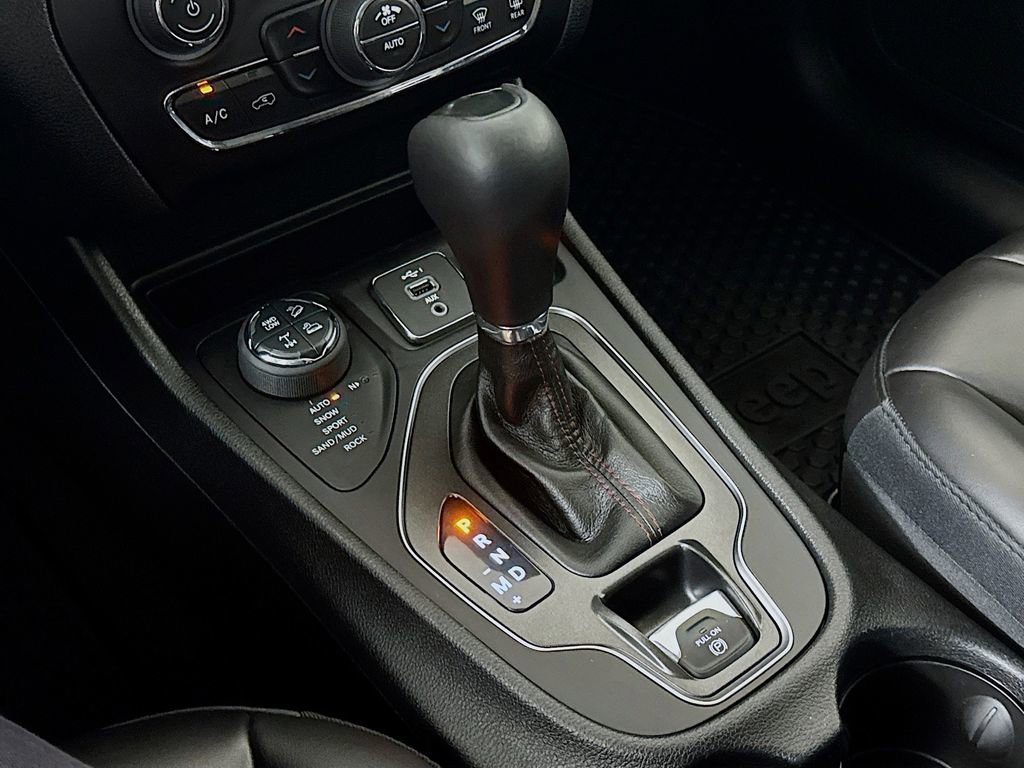 Used 2021 Jeep Cherokee Trailhawk w/ Trailer Tow Group AWD/4WD image 18