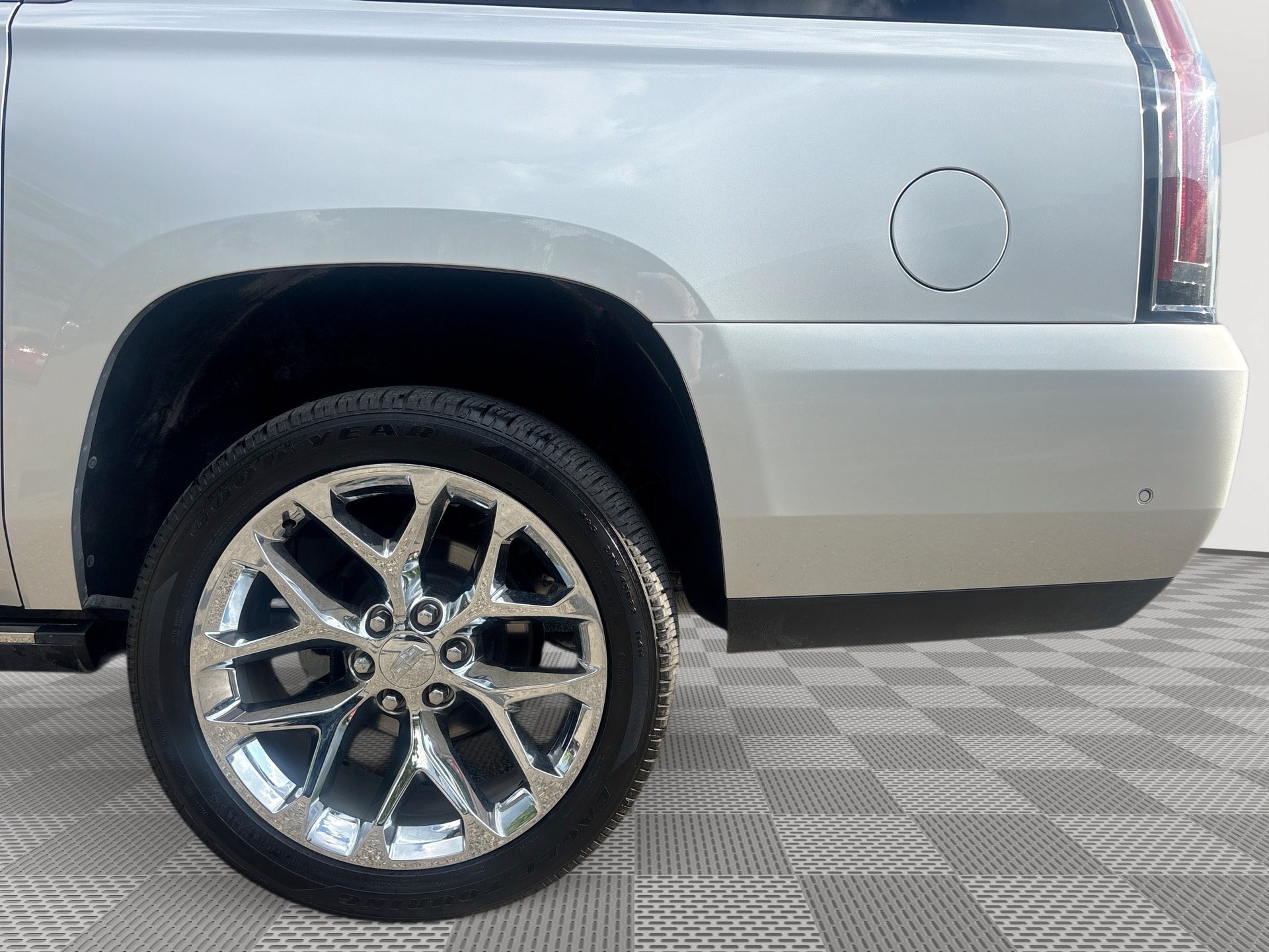 Used 2020 Cadillac Escalade ESV Premium Luxury RWD image 27
