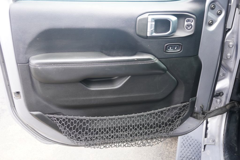 Used 2018 Jeep Wrangler Unlimited Sahara image 10