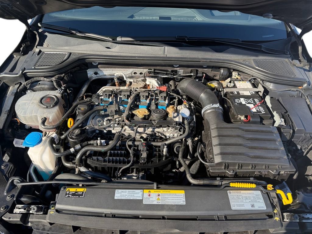 Used 2024 Volkswagen Golf R image 28