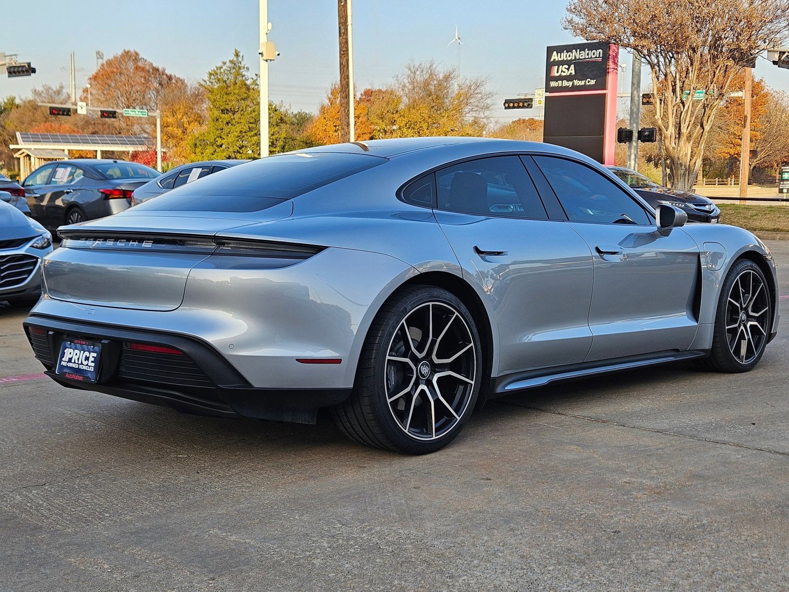 Used 2023 Porsche Taycan image 5