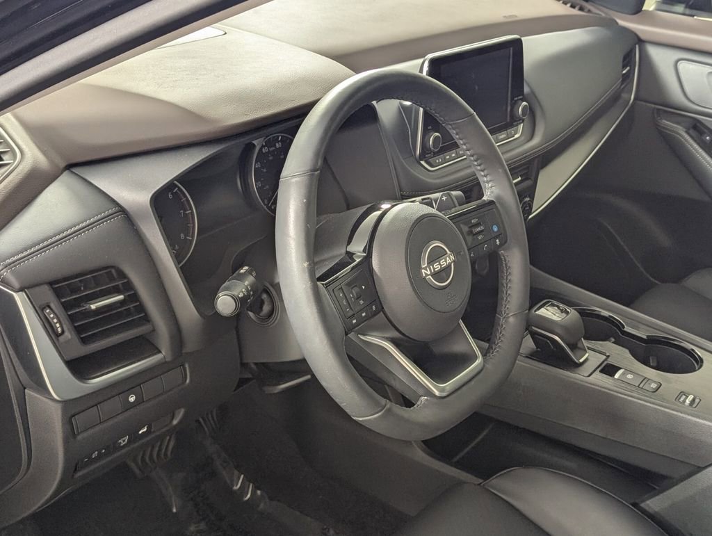 Used 2023 Nissan Rogue SV w/ SV Premium B Package image 14