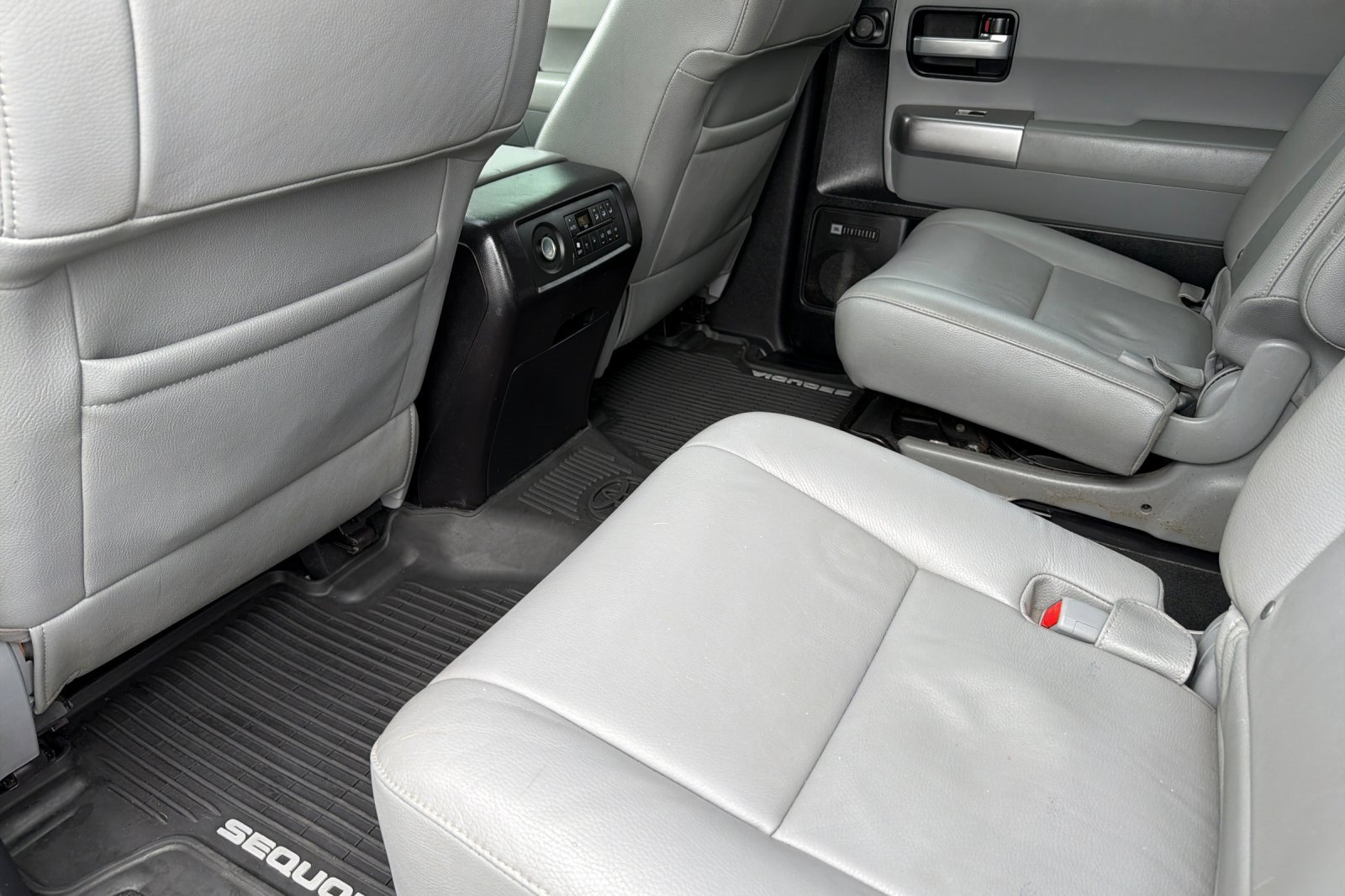 Used 2019 Toyota Sequoia Limited w/ Safety & Convenience Package AWD/4WD image 13