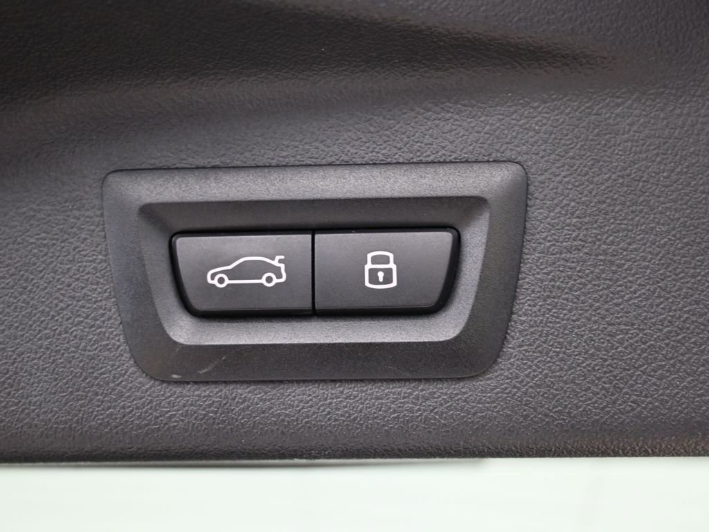 Used 2025 BMW X7 xDrive40i AWD/4WD image 17