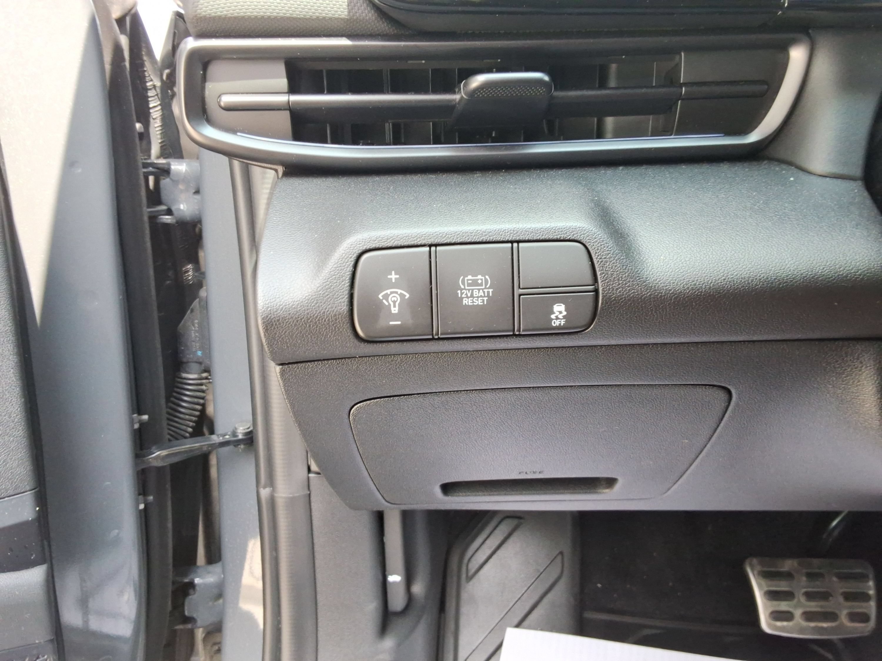 Used 2025 Hyundai Elantra SEL FWD image 21