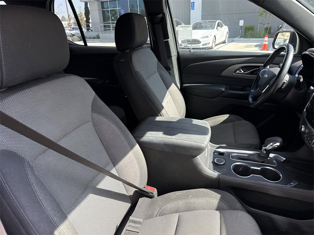 Used 2023 Chevrolet Traverse LT image 25