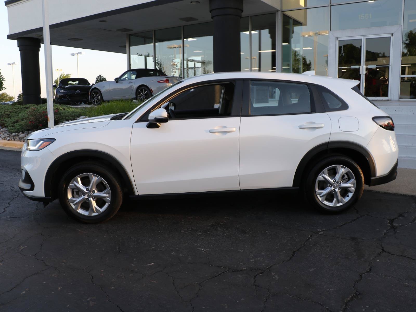 Used 2023 Honda HR-V LX image 2