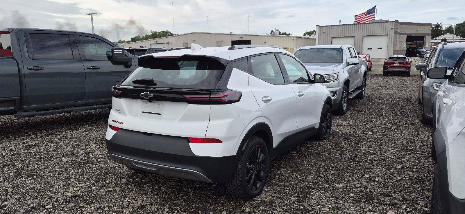 Used 2023 Chevrolet Bolt EUV LT w/ Convenience Package FWD image 3