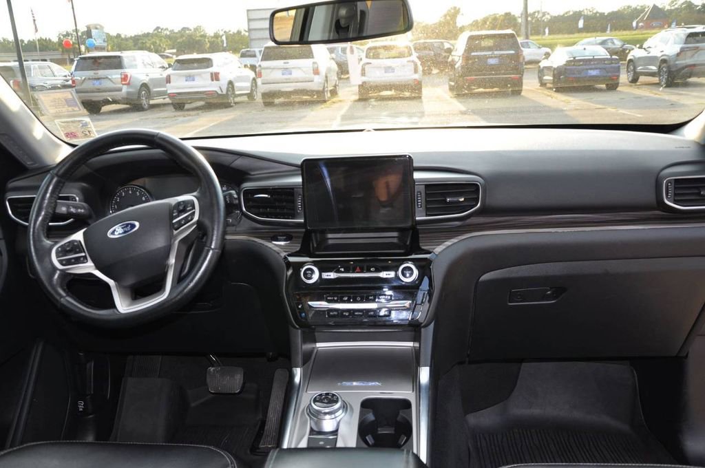 Used 2022 Ford Explorer Limited image 18