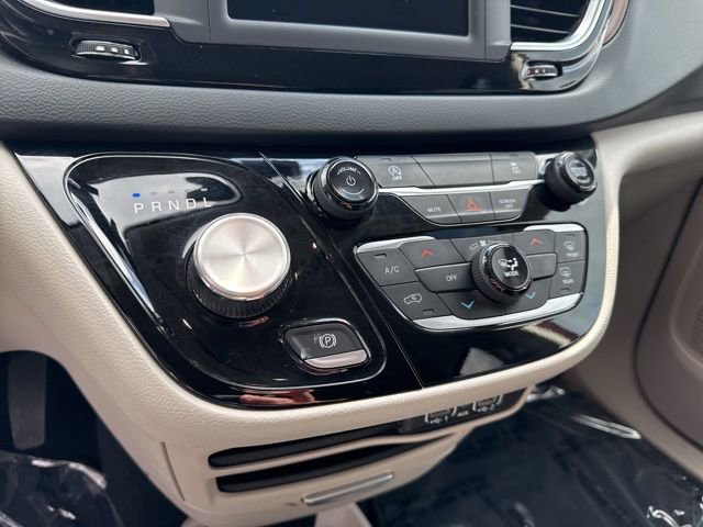 Used 2023 Chrysler Voyager LX FWD image 24