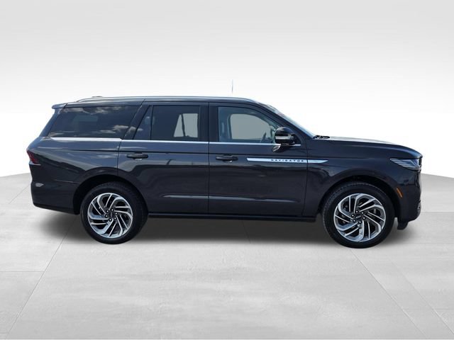 Certified 2025 Lincoln Navigator Reserve AWD/4WD image 2