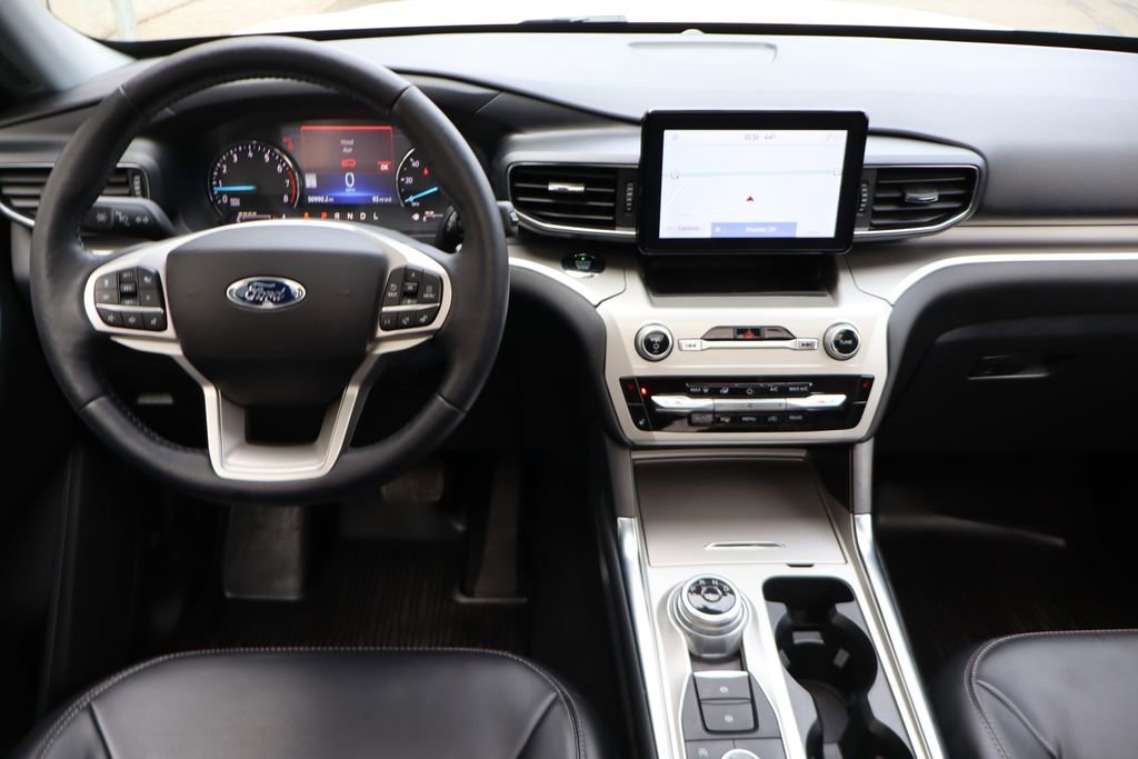 Used 2021 Ford Explorer XLT w/ Equipment Group 202A image 6