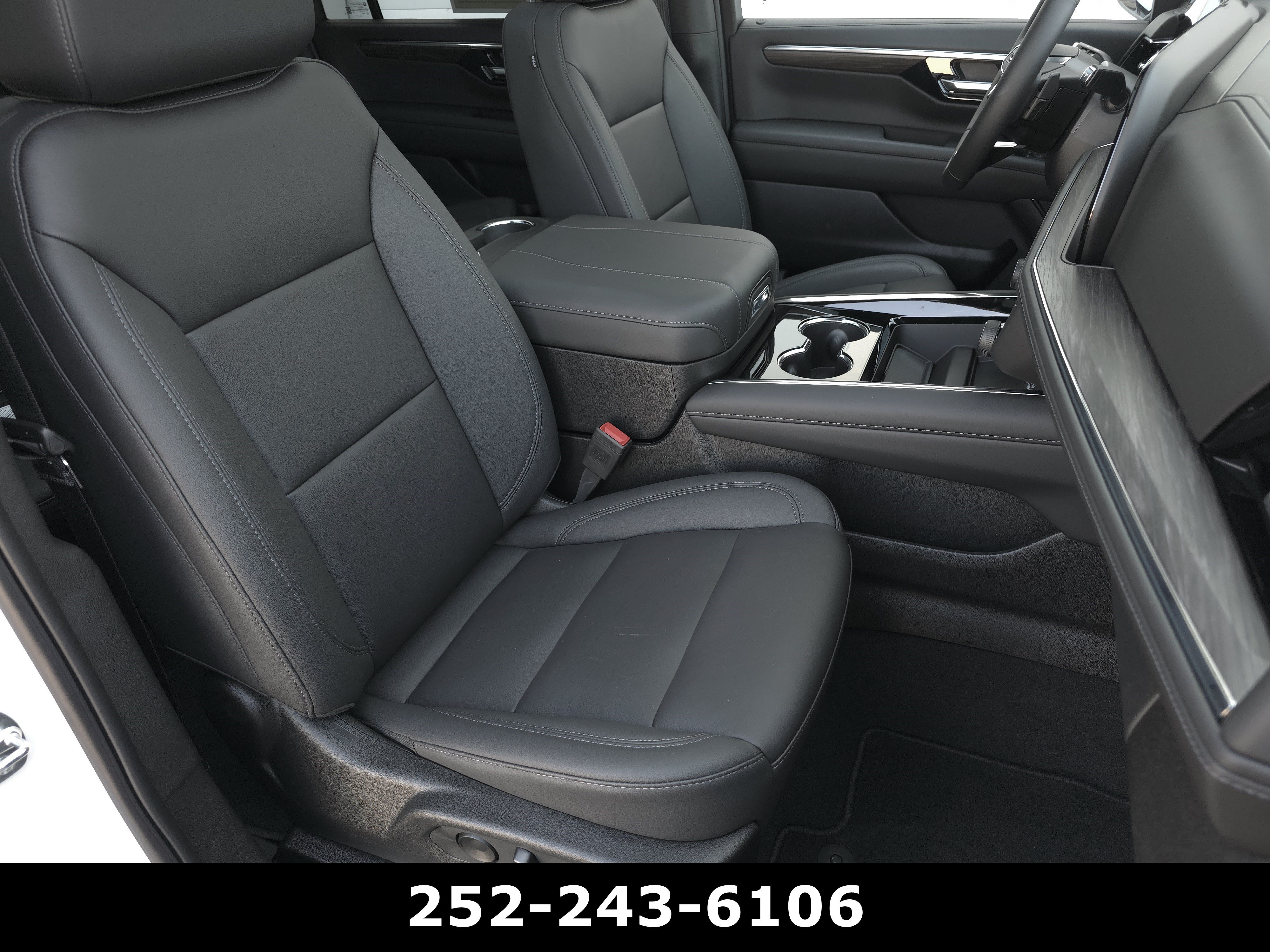 Used 2025 Chevrolet Suburban Z71 w/ Z71 Off-Road Package AWD/4WD image 48