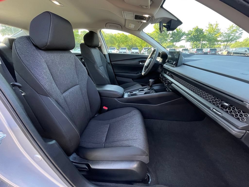 Certified 2025 Honda Accord LX image 32