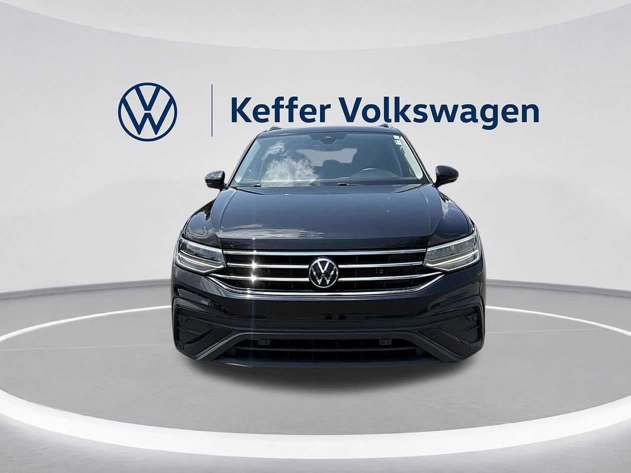Used 2023 Volkswagen Tiguan SE w/ Panoramic Sunroof Package FWD image 8