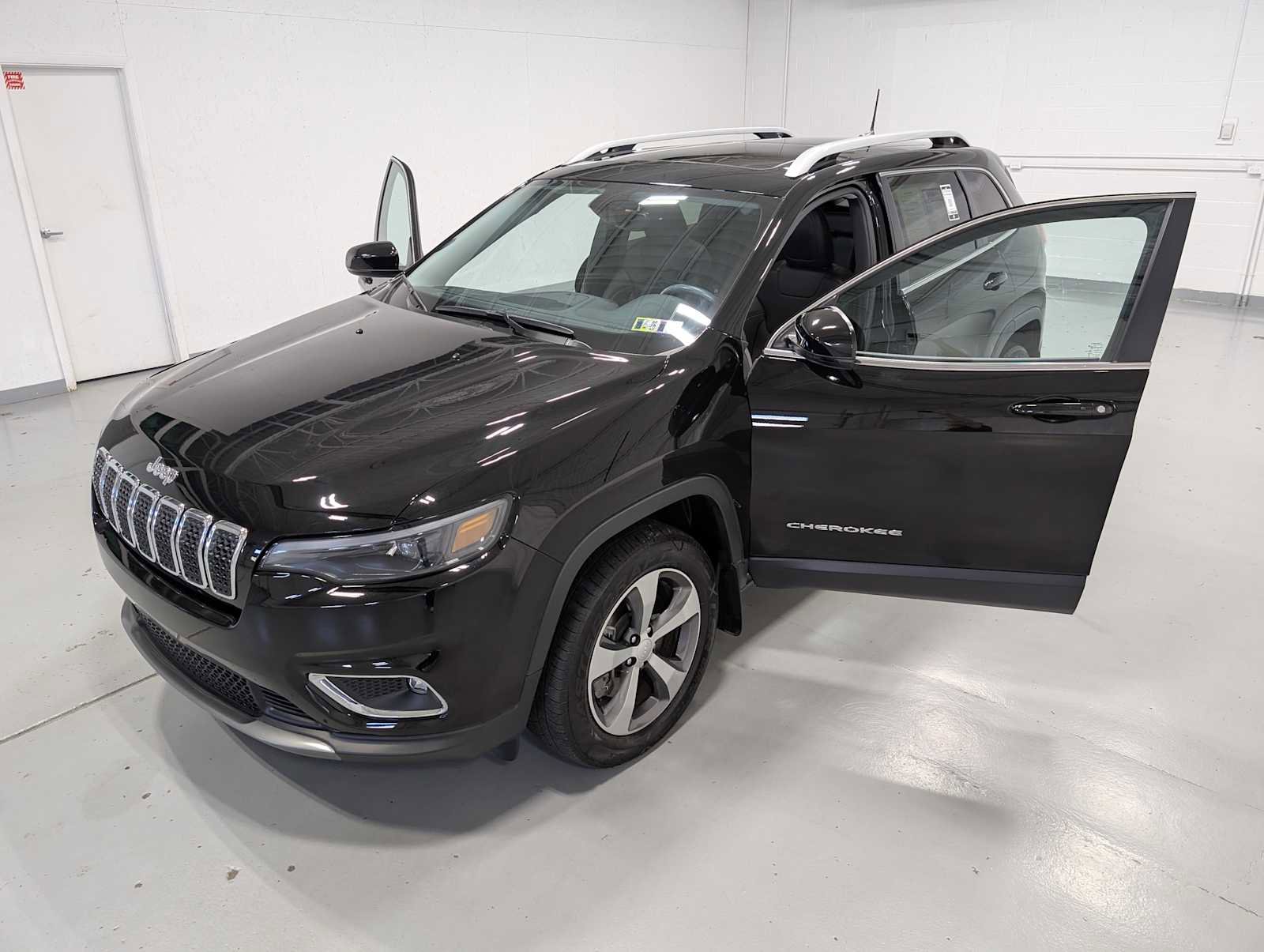 Used 2020 Jeep Cherokee Limited image 15