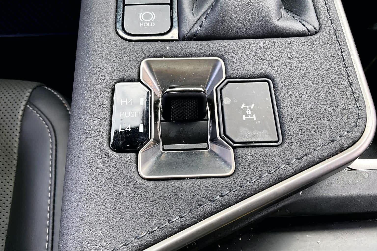 Used 2025 Lexus GX 550 w/ Accessory Package (2T) AWD/4WD image 33