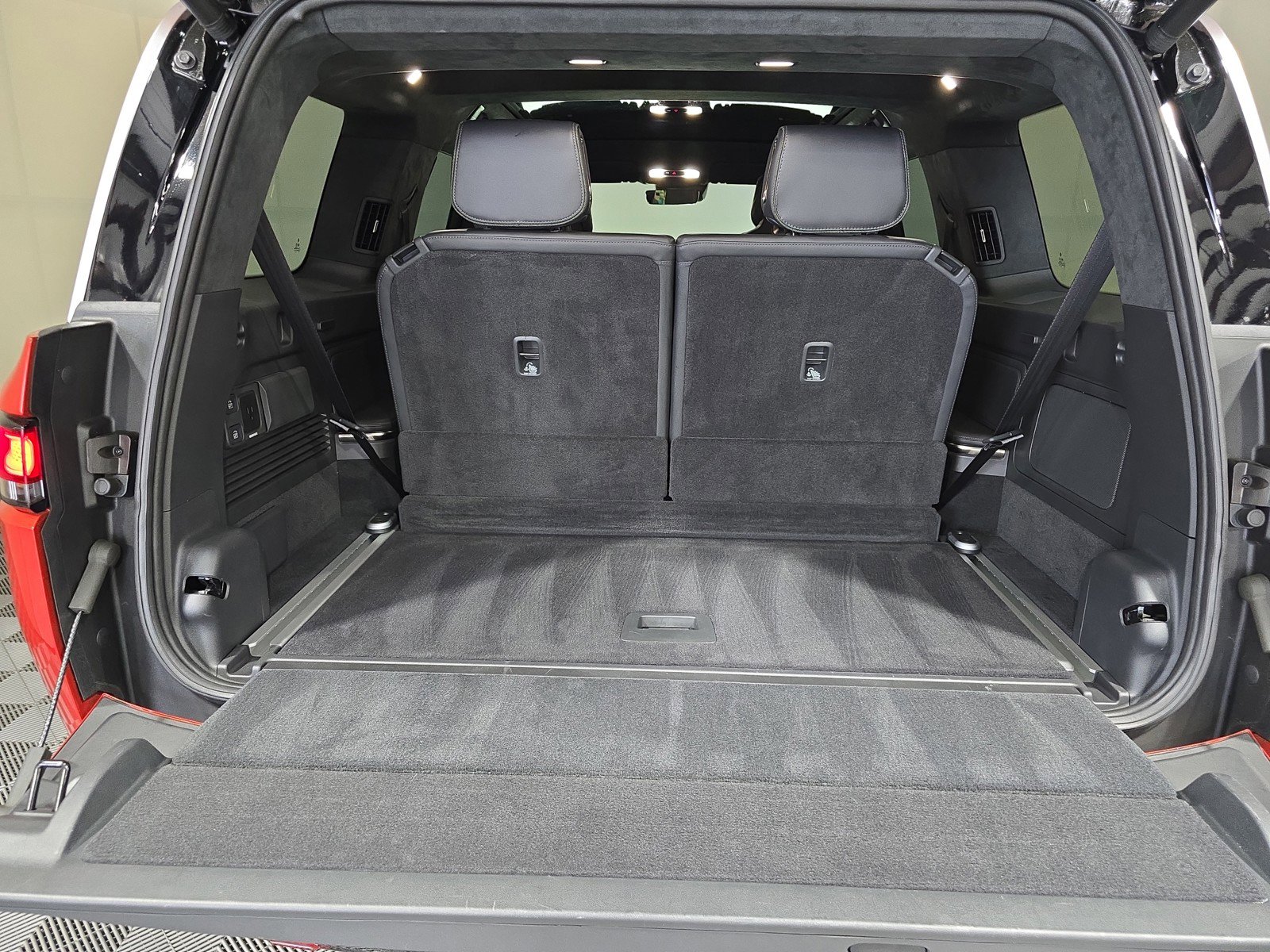 Used 2023 Rivian R1S Adventure image 15