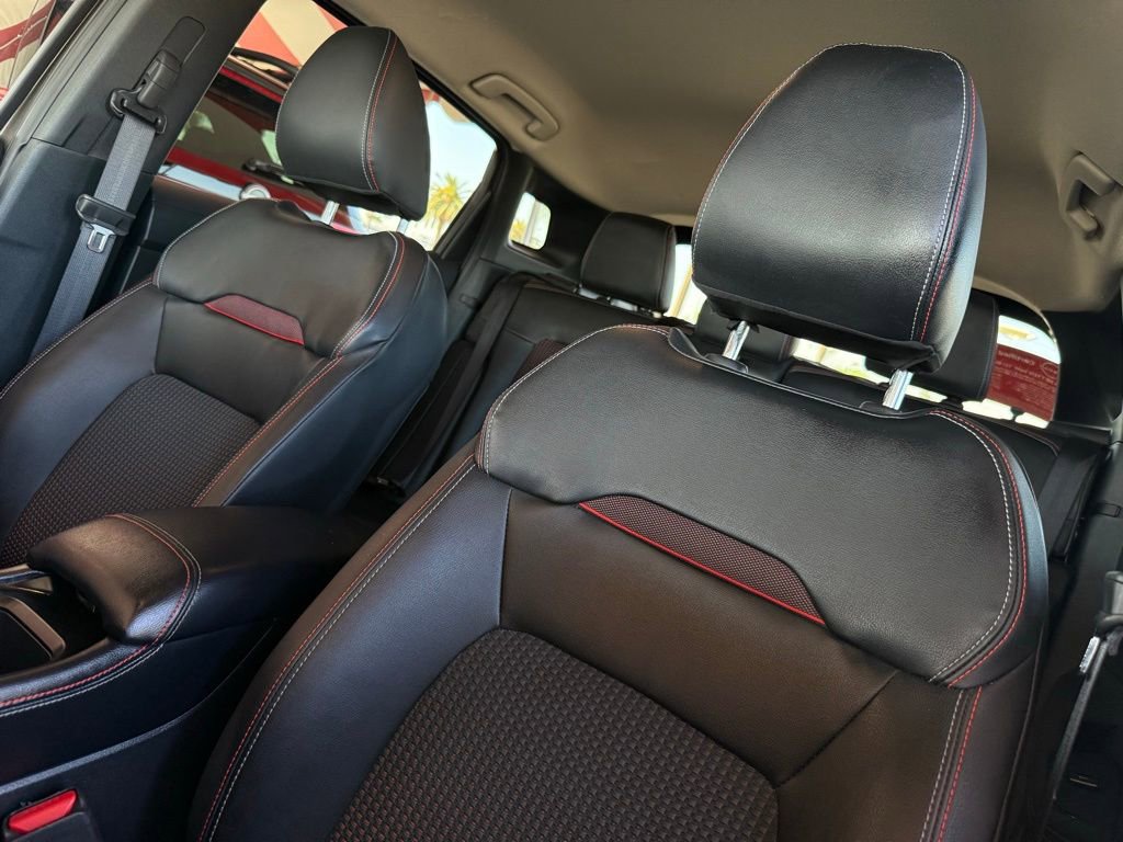 Used 2025 Nissan Kicks SR image 16