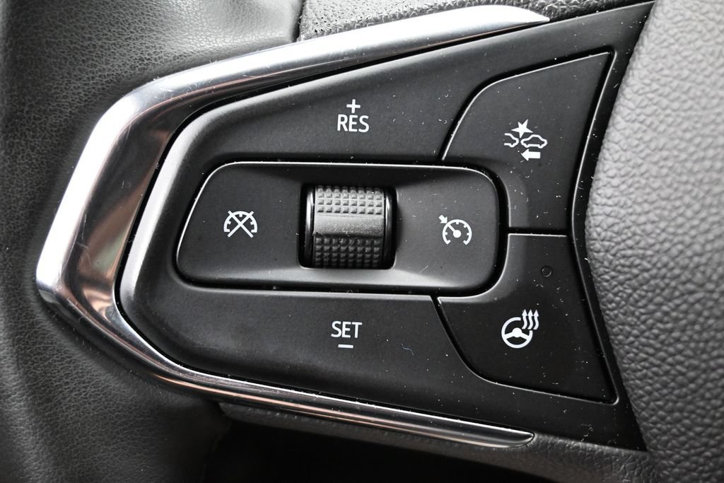 Used 2025 Chevrolet Trax LT w/ LT Convenience Package FWD image 27