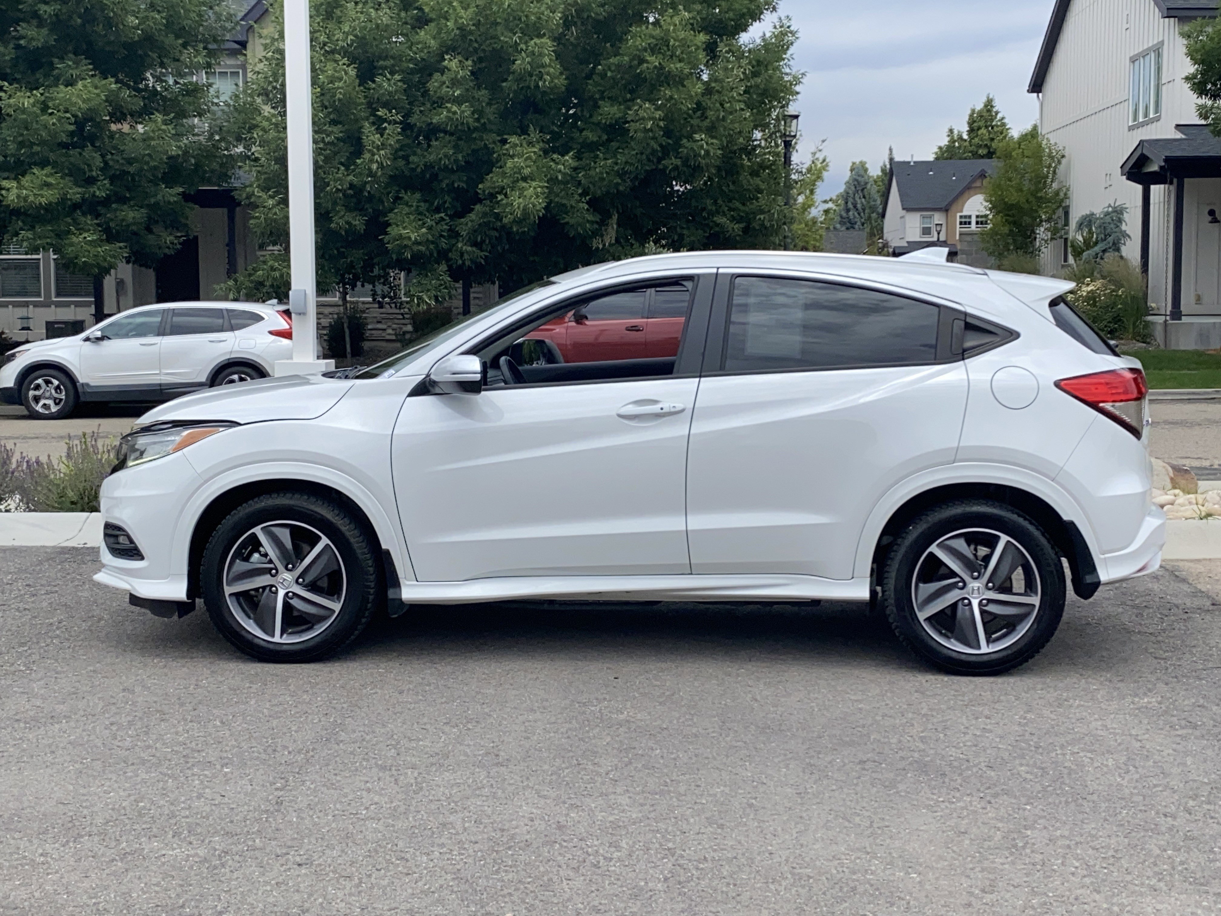Used 2020 Honda HR-V Touring image 3