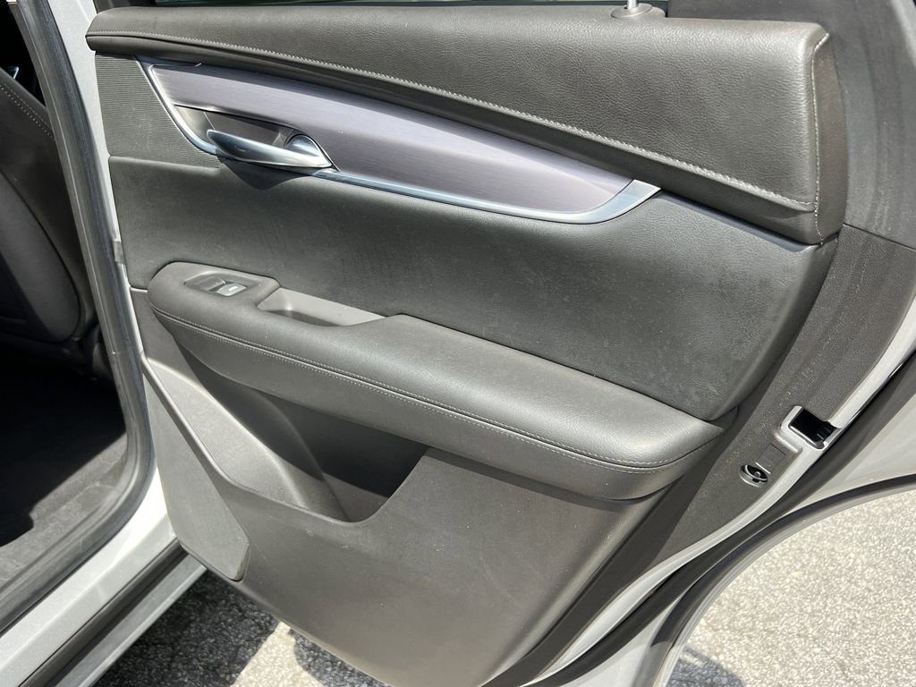 Used 2018 Cadillac XT5 Luxury w/ Driver Awareness Package image 13