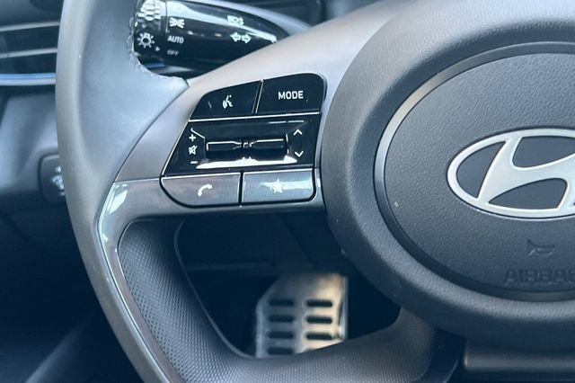 Used 2025 Hyundai Elantra SEL FWD image 29