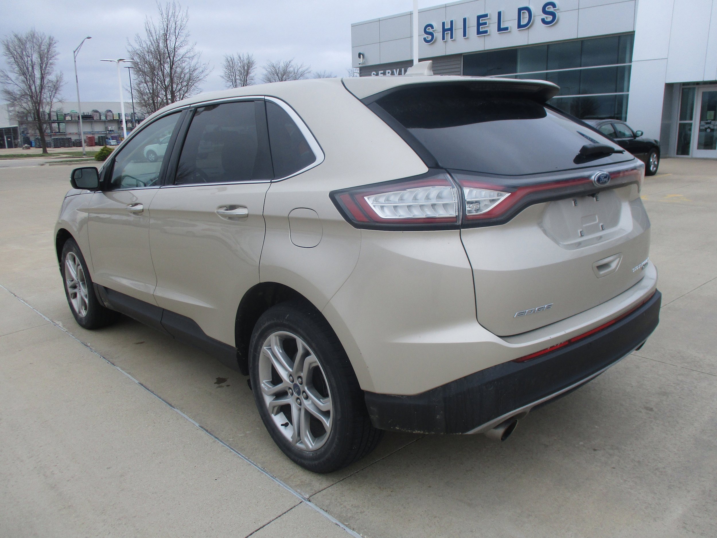 Used 2017 Ford Edge Titanium w/ Cold Weather Package FWD image 3