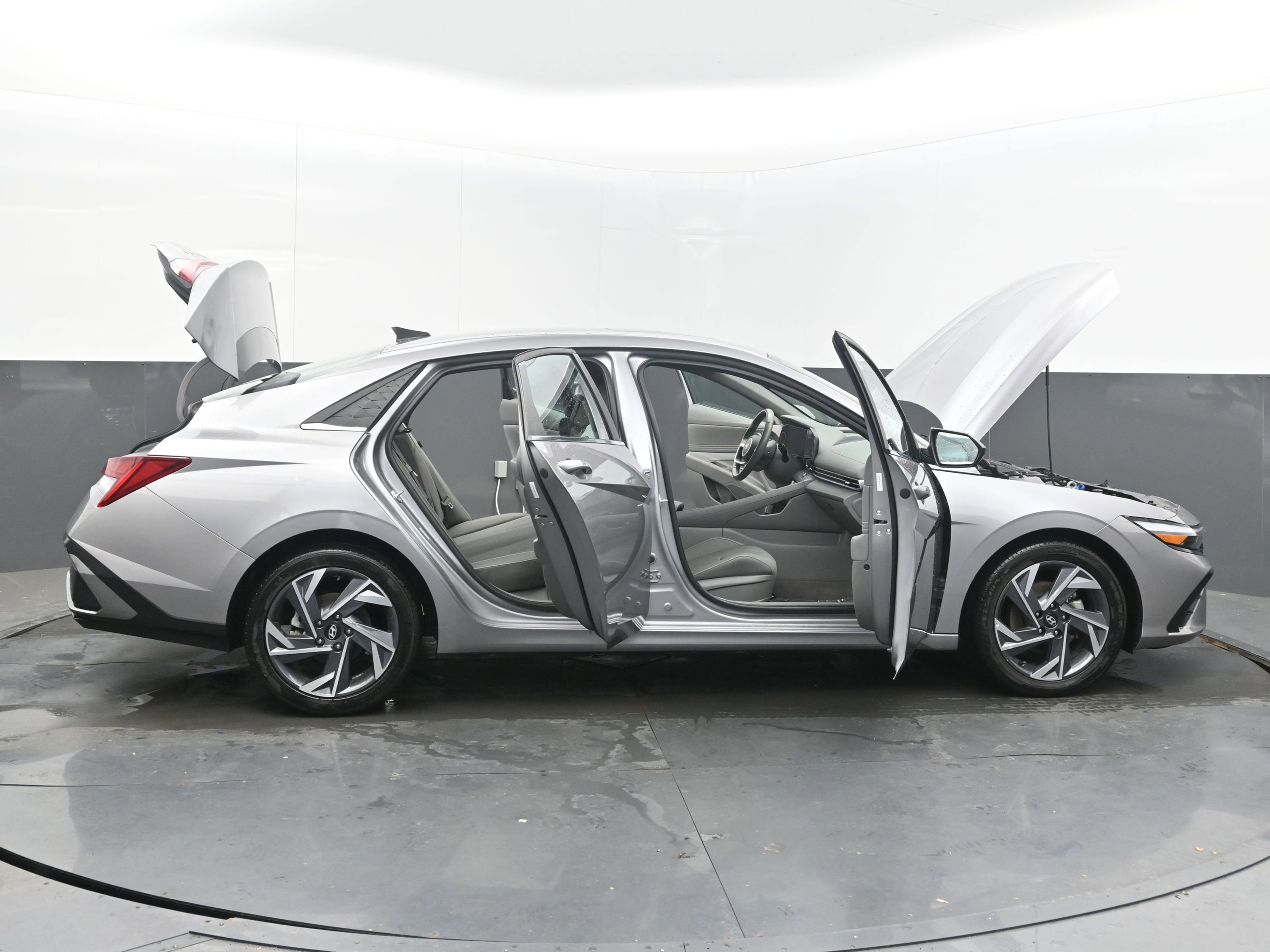 Used 2025 Hyundai Elantra SEL image 47