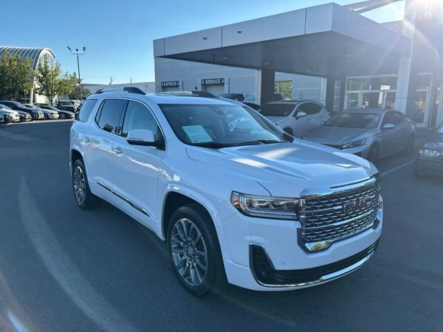 Used 2023 GMC Acadia Denali w/ Denali Ultimate Package AWD/4WD image 4