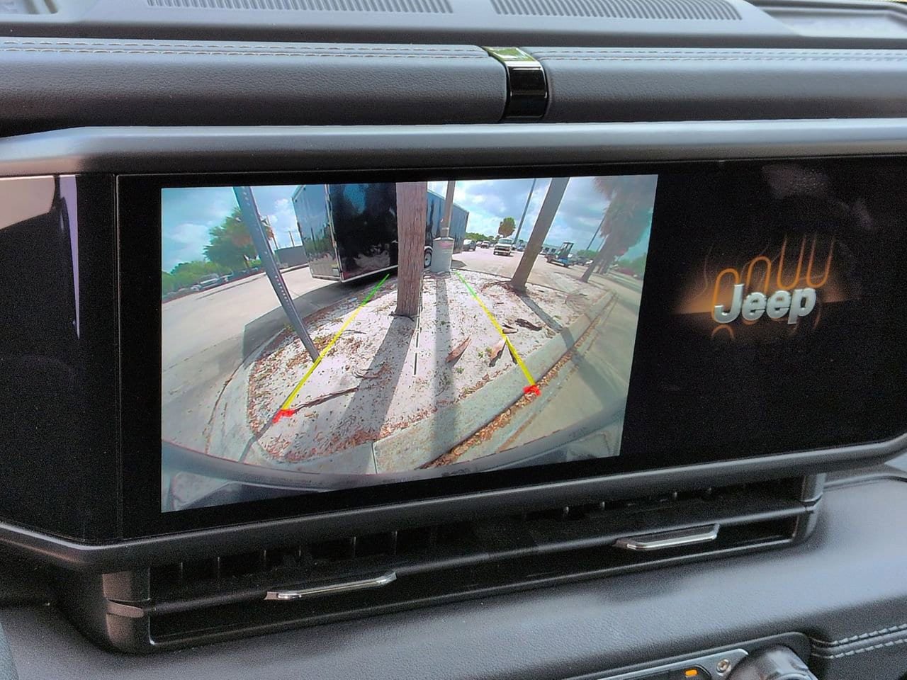 Used 2025 Jeep Wrangler Sahara image 17
