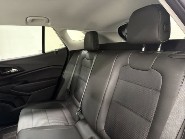 Used 2025 Chevrolet Trax LT w/ LT Convenience Package image 16