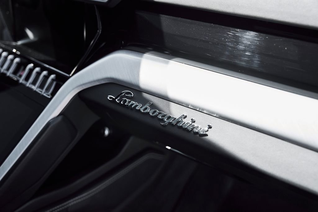 Used 2022 Lamborghini Urus AWD/4WD image 41